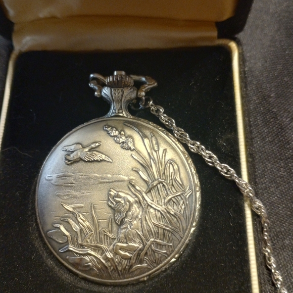 Vintage Swiss J.C. Penney Pocket Watch 17 Jewels Swiss With Chain WORKS - Picture 2 of 4
